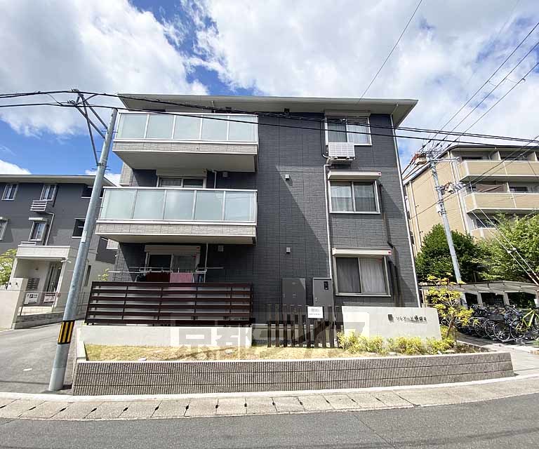 ソレアード嵯峨IIの外観写真