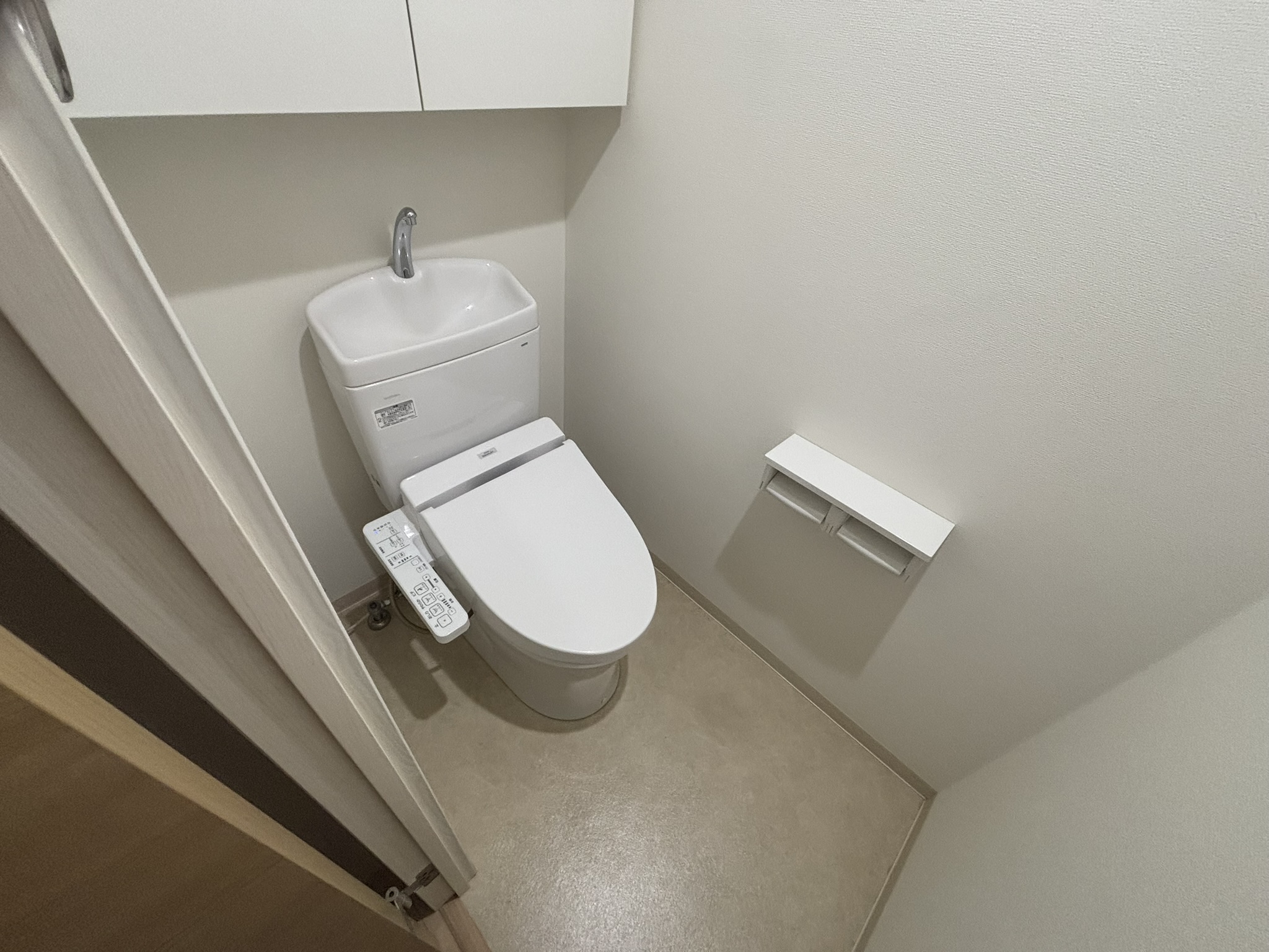ＪＲ仙山線 東照宮駅 徒歩3分 3階建 築8年のトイレ写真