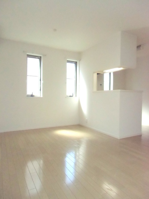 居室・リビング　★キレイなフローリングの角部屋です★