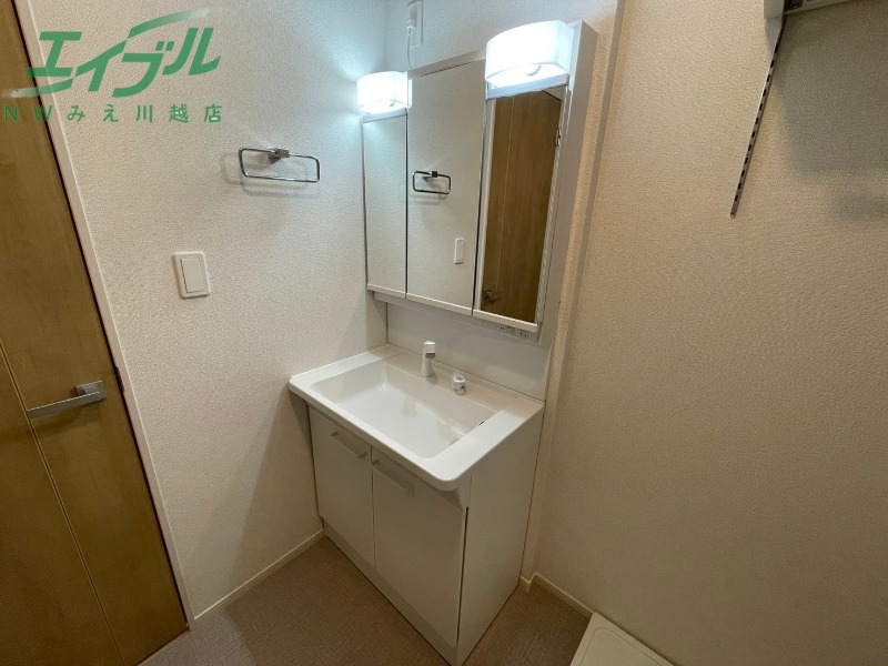 洗面設備　同型参考写真