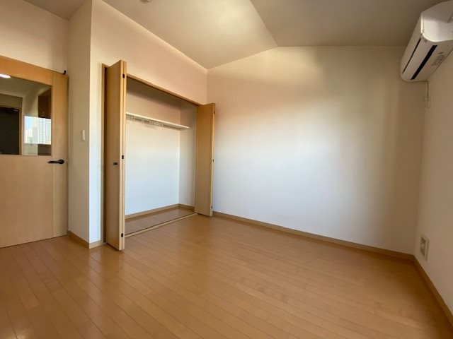 居室・リビング　朝日の差し込む明るい室内☆