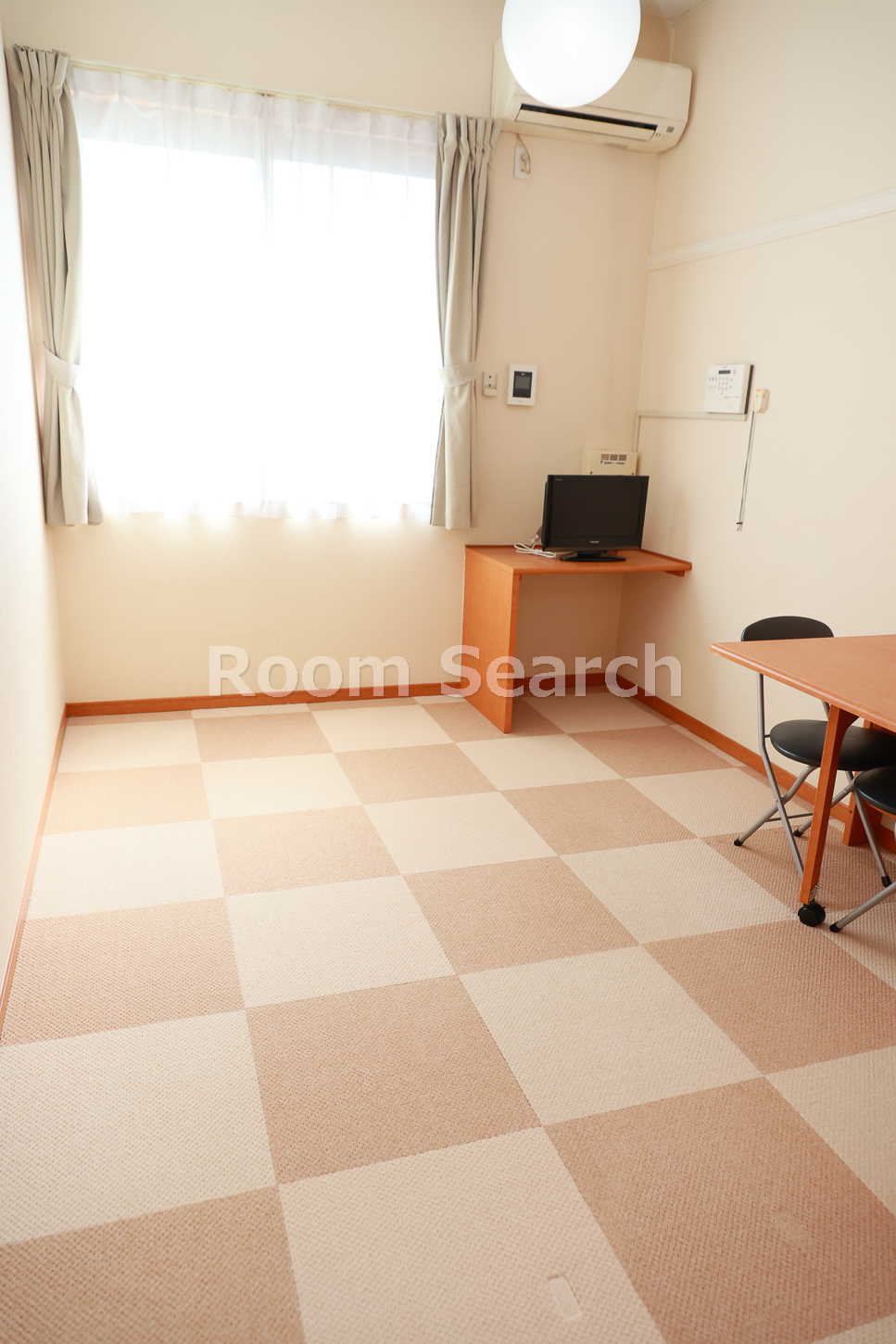 その他部屋・スペース　テレビ、カーテン、エアコン付き