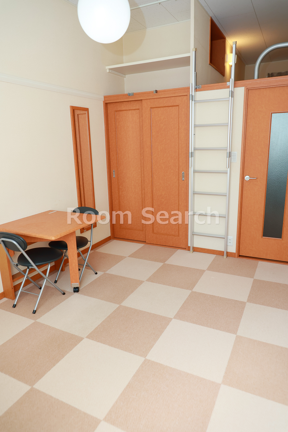 居室・リビング　姿見鏡、机折り畳み式、ロフト