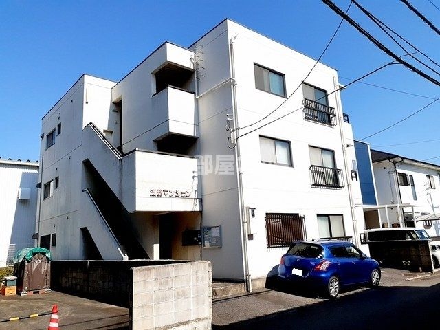 【渡部マンションの建物外観】