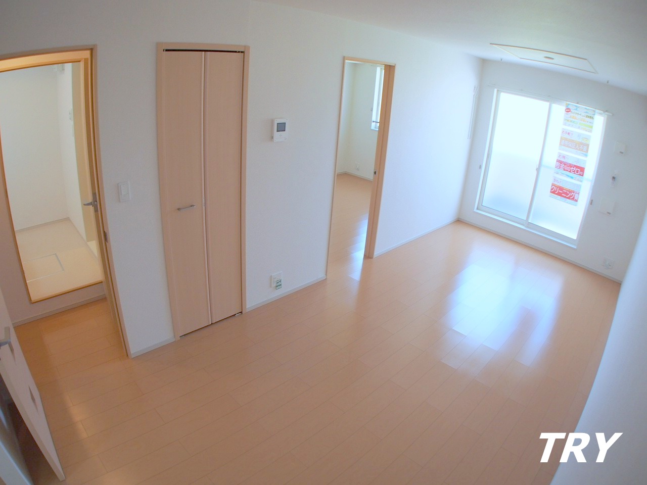 居室・リビング　広々としたリビング