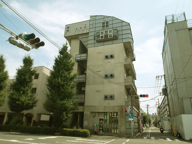 ＪＲ京浜東北線 川崎駅 バス乗車時間：10分 最寄りバス停で下車 徒歩1分 築31年