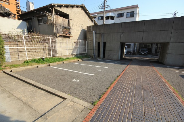 【大阪市阿倍野区阪南町のマンションの駐車場】