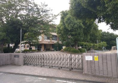 小学校　熊本市立月出小学校（小学校）まで678m