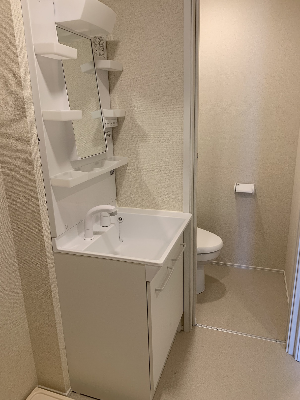 洗面設備　写真は別部屋の為現況と異なる場合がございます