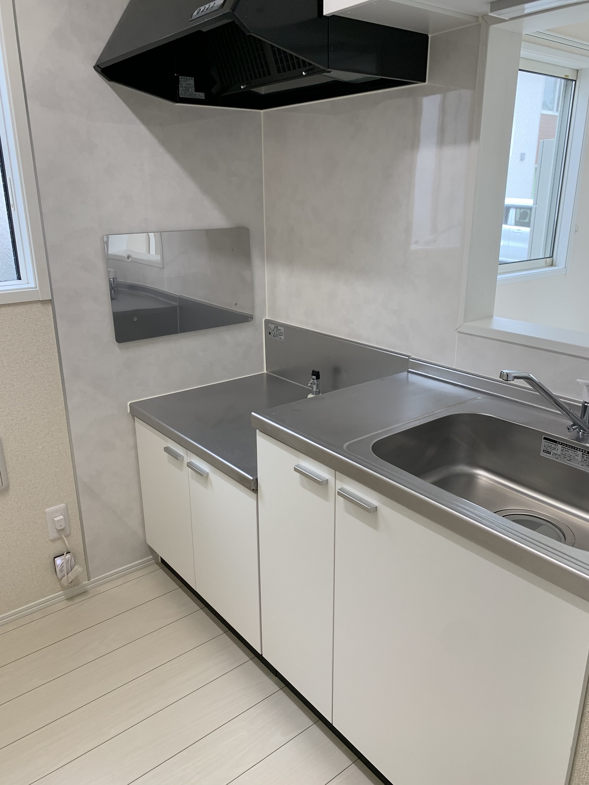 キッチン　写真は、別部屋の反転タイプです。