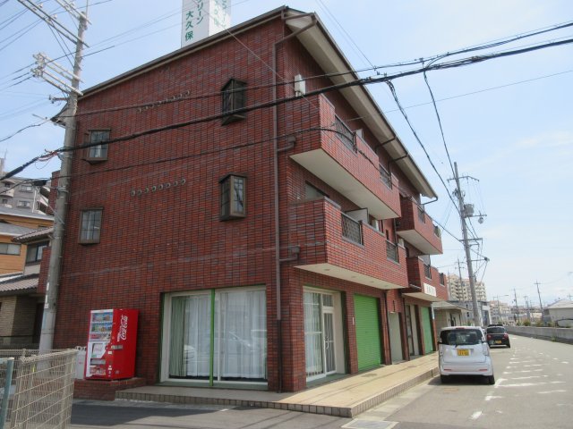 【サングリーン大久保の建物外観】