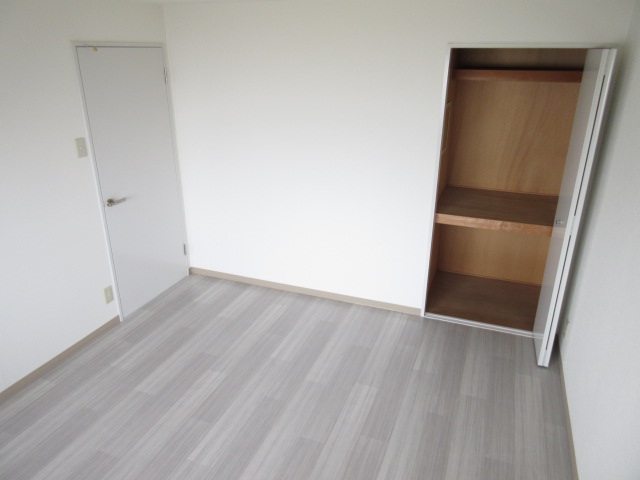 その他設備　大きな収納で荷物もすっきり片付きます。