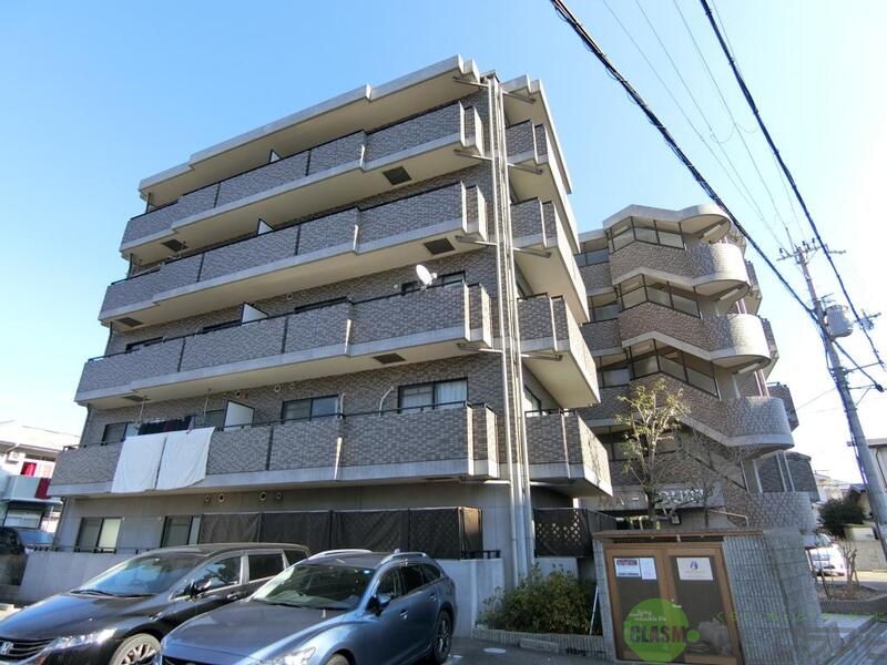 茨木市東太田のマンションの建物外観