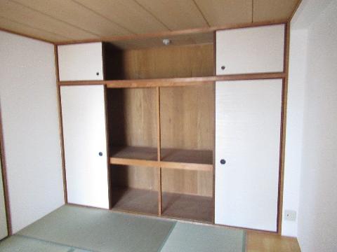 ウイングビュー鮎川　収納　押入