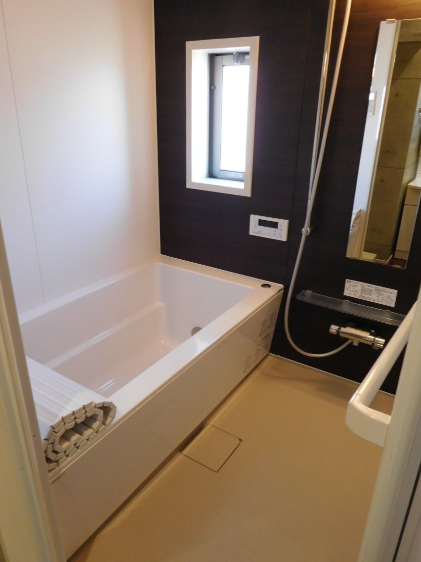 バス・シャワールーム　広めのお風呂　追焚き・浴室換気乾燥機付