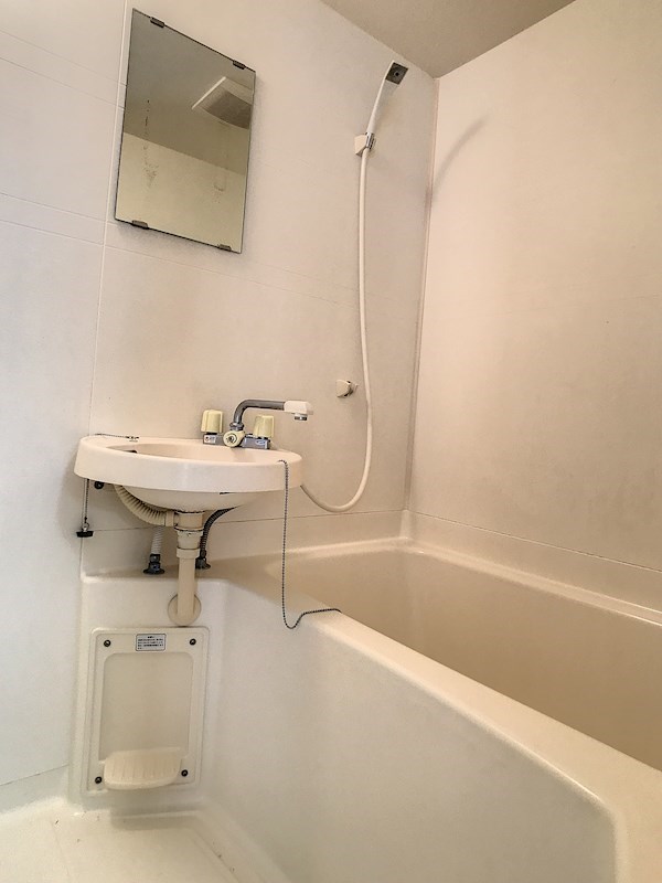 バス・シャワールーム　お風呂トイレ別です