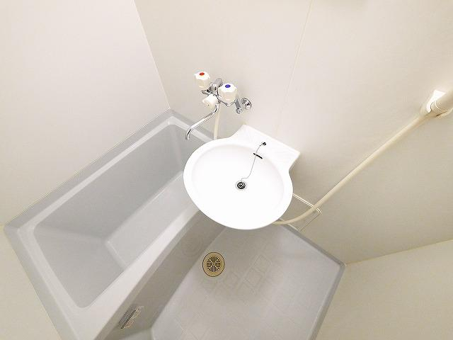 その他設備　明るい洗面スペースです