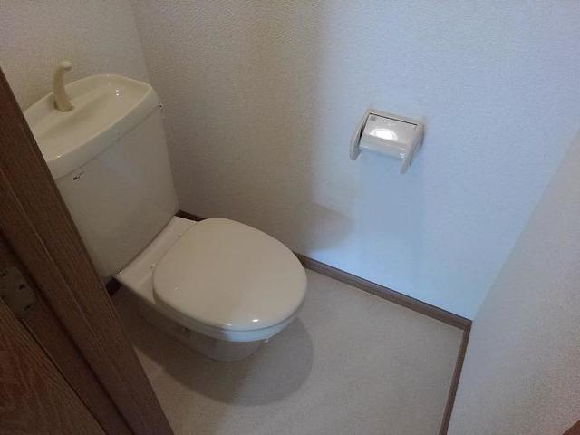 【姫路市青山のアパートのトイレ】