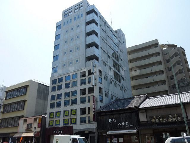 京都市下京区唐津屋町のマンションの建物外観