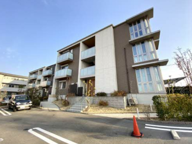 広島市佐伯区石内北のマンションの建物外観