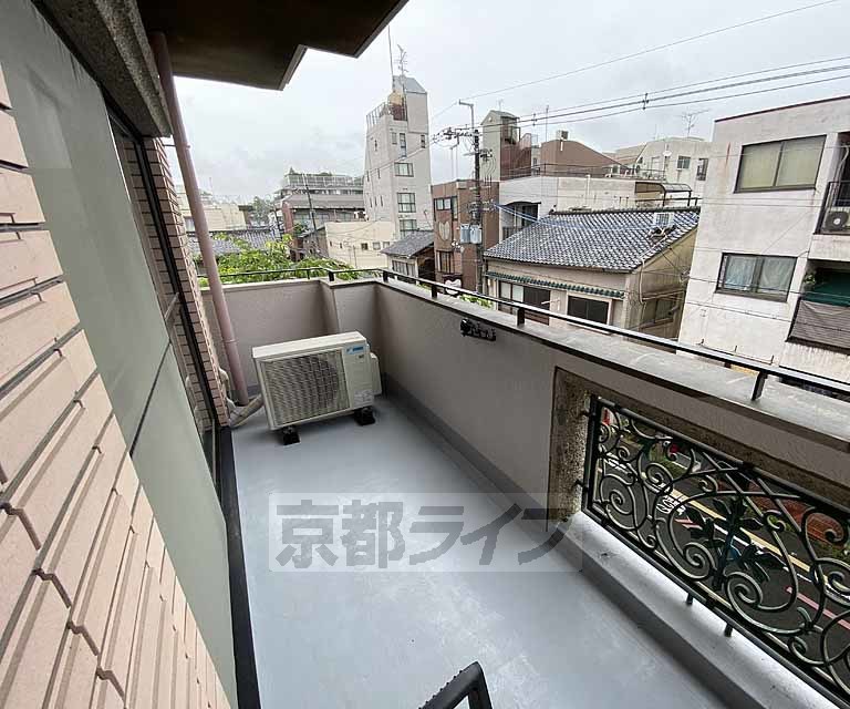 【京都市中京区絹屋町のマンションのバルコニー】