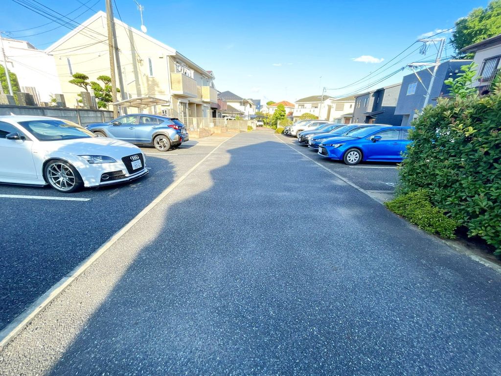 【藤沢市辻堂元町のアパートの駐車場】