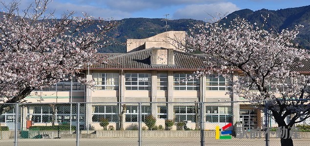 【エヴァーグリーン三間寺　IIの小学校】