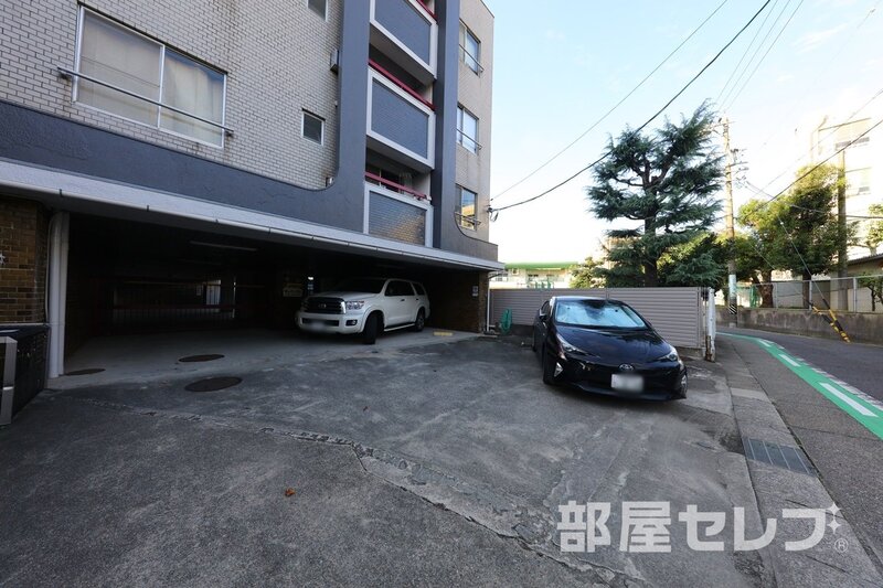 【グランドール本山の駐車場】