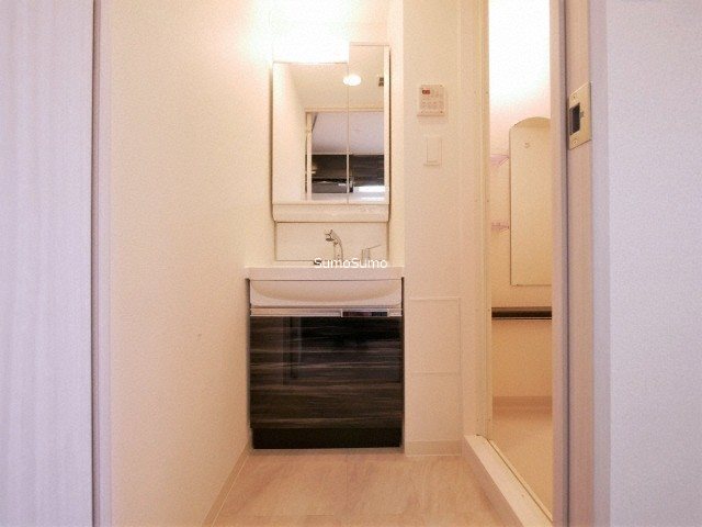 洗面設備　スペースが確保できる洗面所です