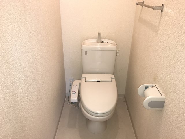 トイレ　温水洗浄暖房便座