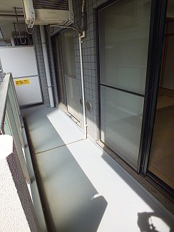 【調布市布田のマンションのバルコニー】