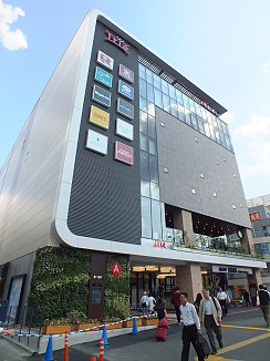 【調布市布田のマンションのショッピングセンター】