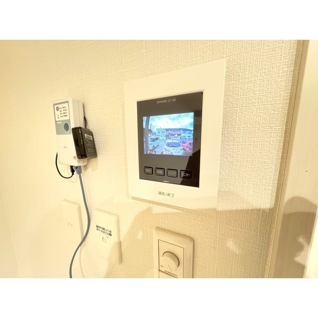 セキュリティ　右・ＴＶモニターホン　左・見守りセキュリ