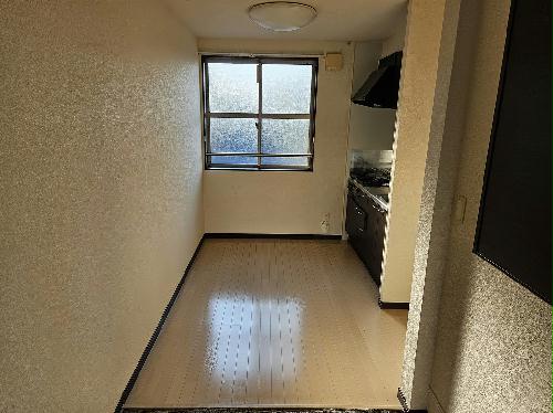 居室・リビング　備品や設備仕様は号室等により異なります現地をご確認ください。