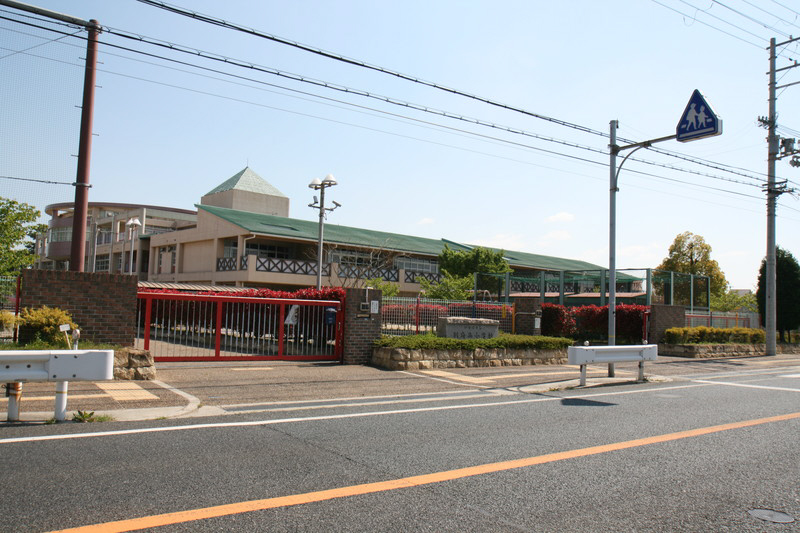 【グランソレイユ別府Ｂの小学校】