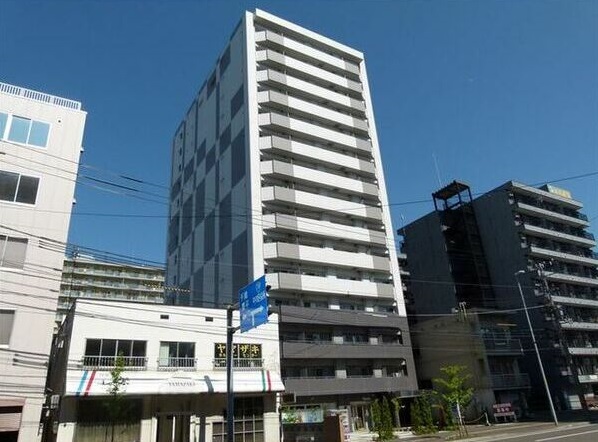 札幌市中央区南四条東のマンションの建物外観