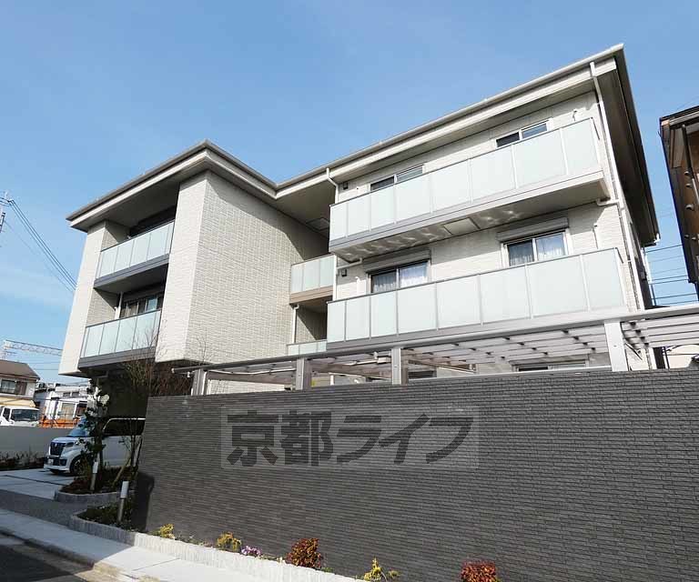 京都市伏見区深草相深町のマンションの建物外観