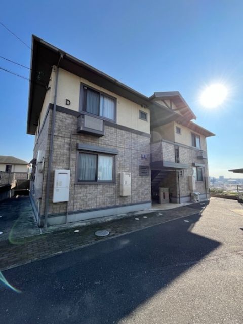 安芸郡府中町城ケ丘のアパートの建物外観