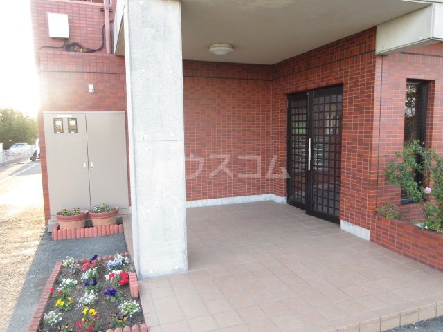 【豊橋市若松町のマンションのエントランス】