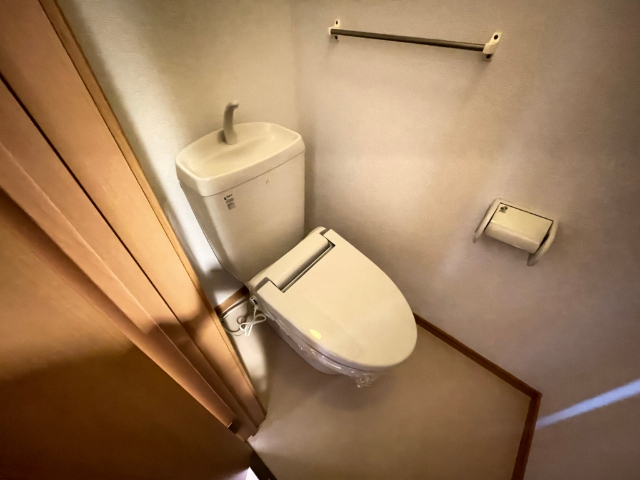 トイレ　温水洗浄便座付き