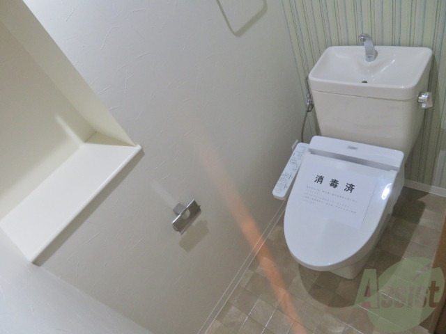 トイレ　ウォシュレット付きでお手洗いも快適です。