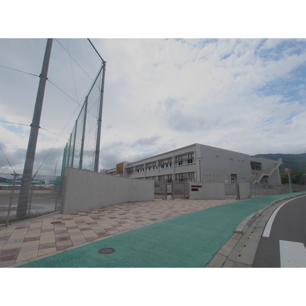 小学校　大町町立小中一貫校大町ひじり学園小学部（小学校）まで2086m