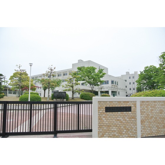 中学校　小牧市立桃陵中学校（中学校）まで600m