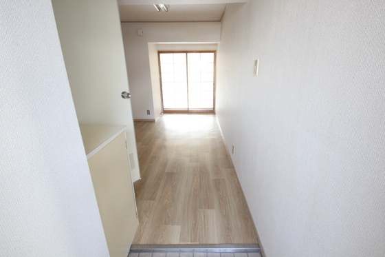 玄関　※別部屋の写真です