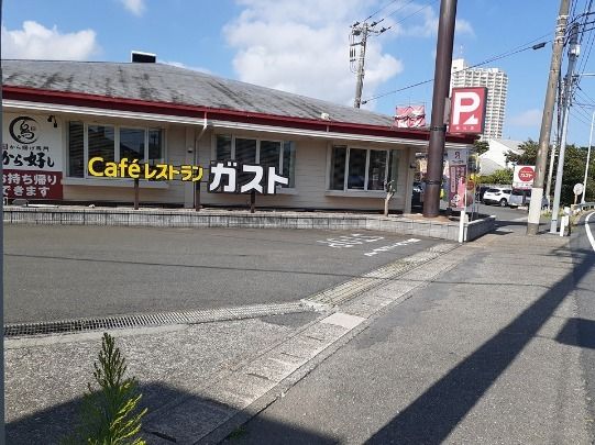 飲食店　ガスト 鴨川店（飲食店）まで600m