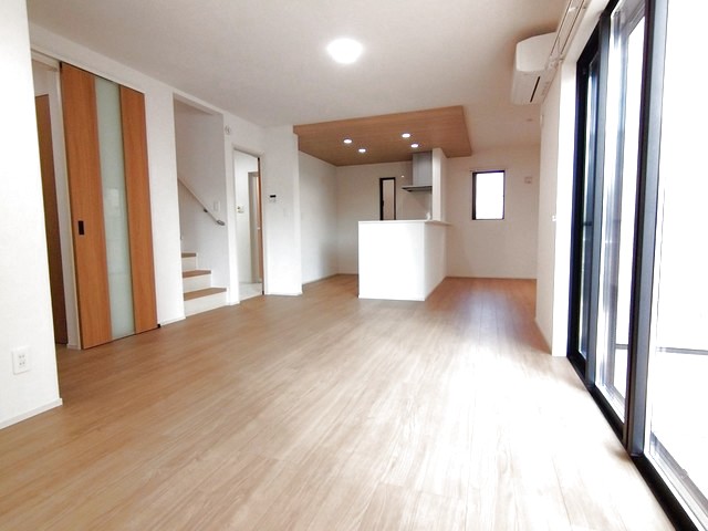 居室・リビング　内見・ご案内可能です。お気軽にご一報下さい。