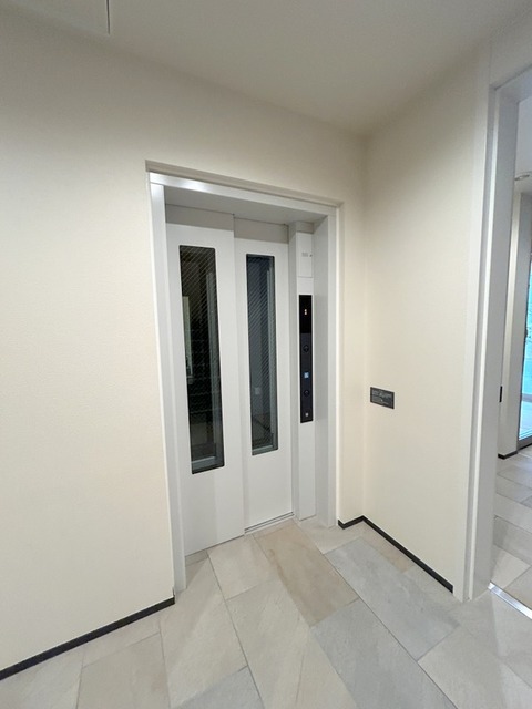 ロビー　★エレベーター★