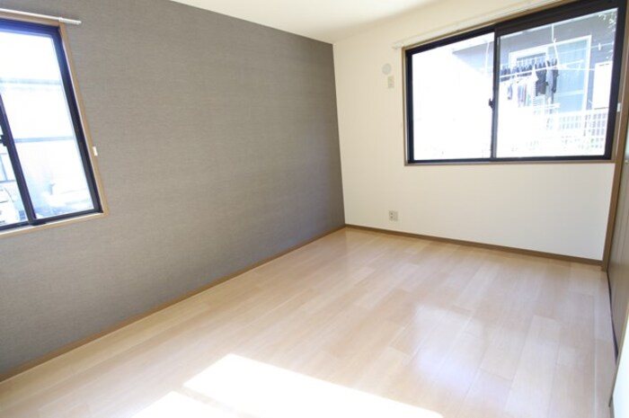 その他部屋・スペース　ダブルベッドも置ける洋室です。