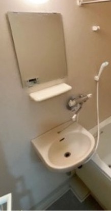 洗面設備　ゆったりとスペースのある洗面所