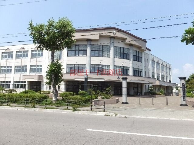 中学校　函館市立深堀中学校（中学校）まで639m
